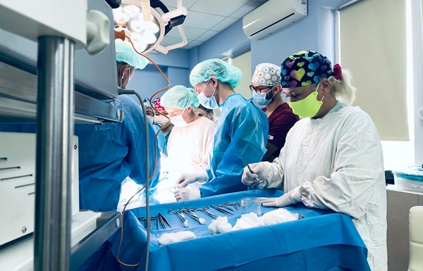 Немовляті на 10-му дні життя львівські лікарі видалили півкілограмову пухлину