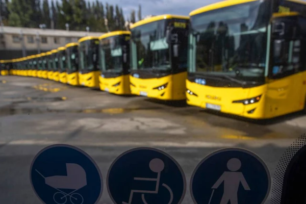 На київські дороги вийшли 30 автобусів, отриманих за угодою з ЄІБ